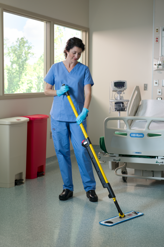 Cleaner cleaning with Pulse Mop